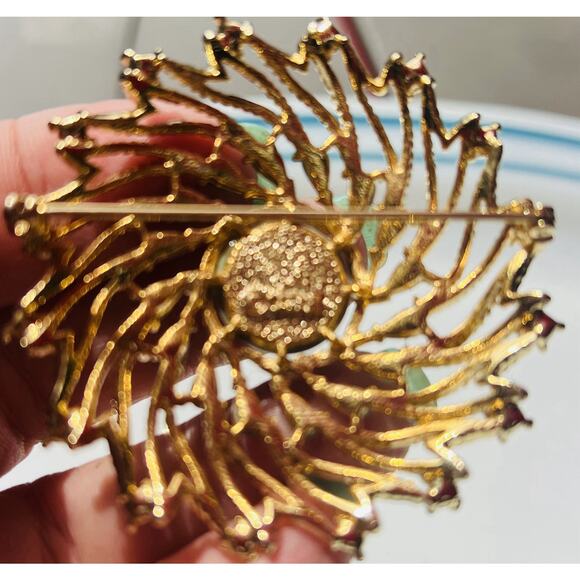 Vintage 1972 SARAH COVENTRY signed gold tone “Azure Skies” round Brooch - Picture 4 of 6